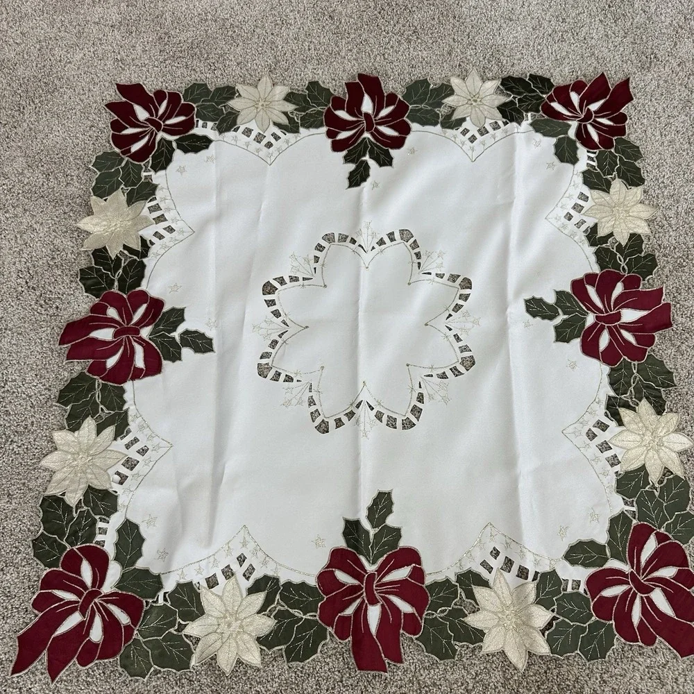 Lot Vintage Christmas Cutwork Embroidered Tablecloth Runner Placemats Poinsettia